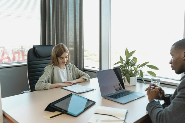 Quels sont les outils de création de sondages en ligne qui garantissent l'anonymat des répondants ?